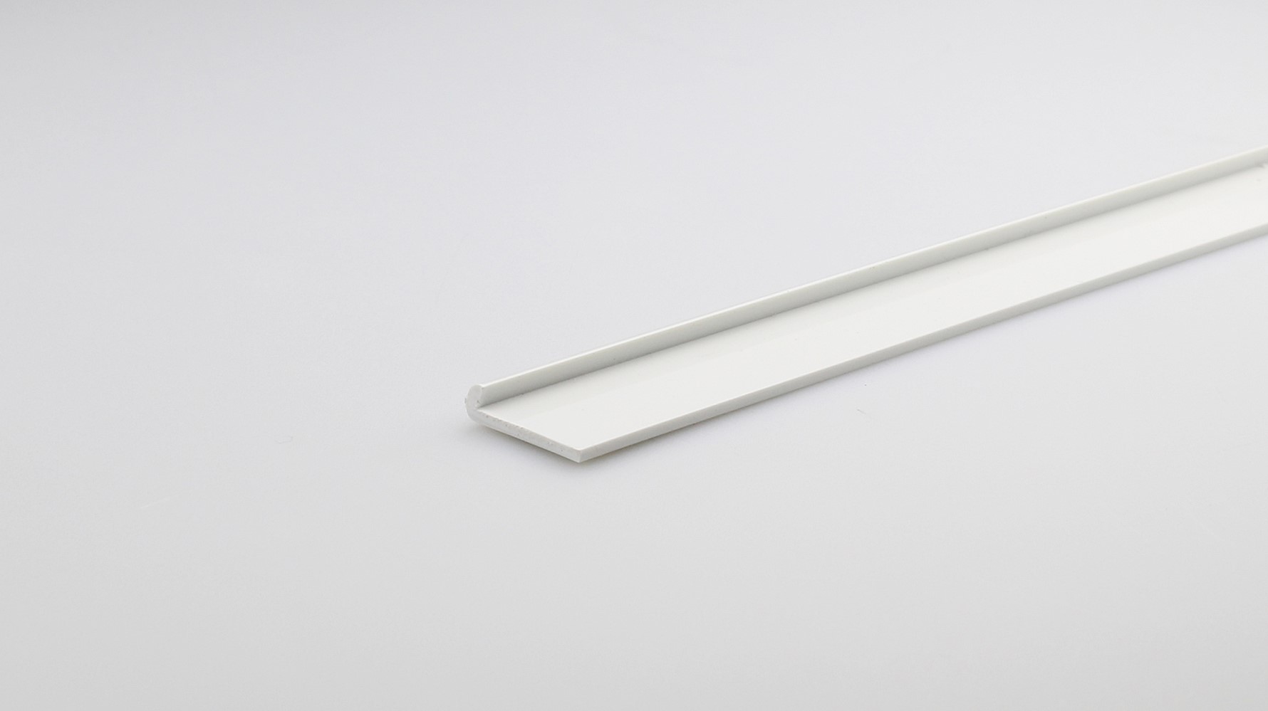 Profilé d'encadrement blanc pvc rigide mm.25x23