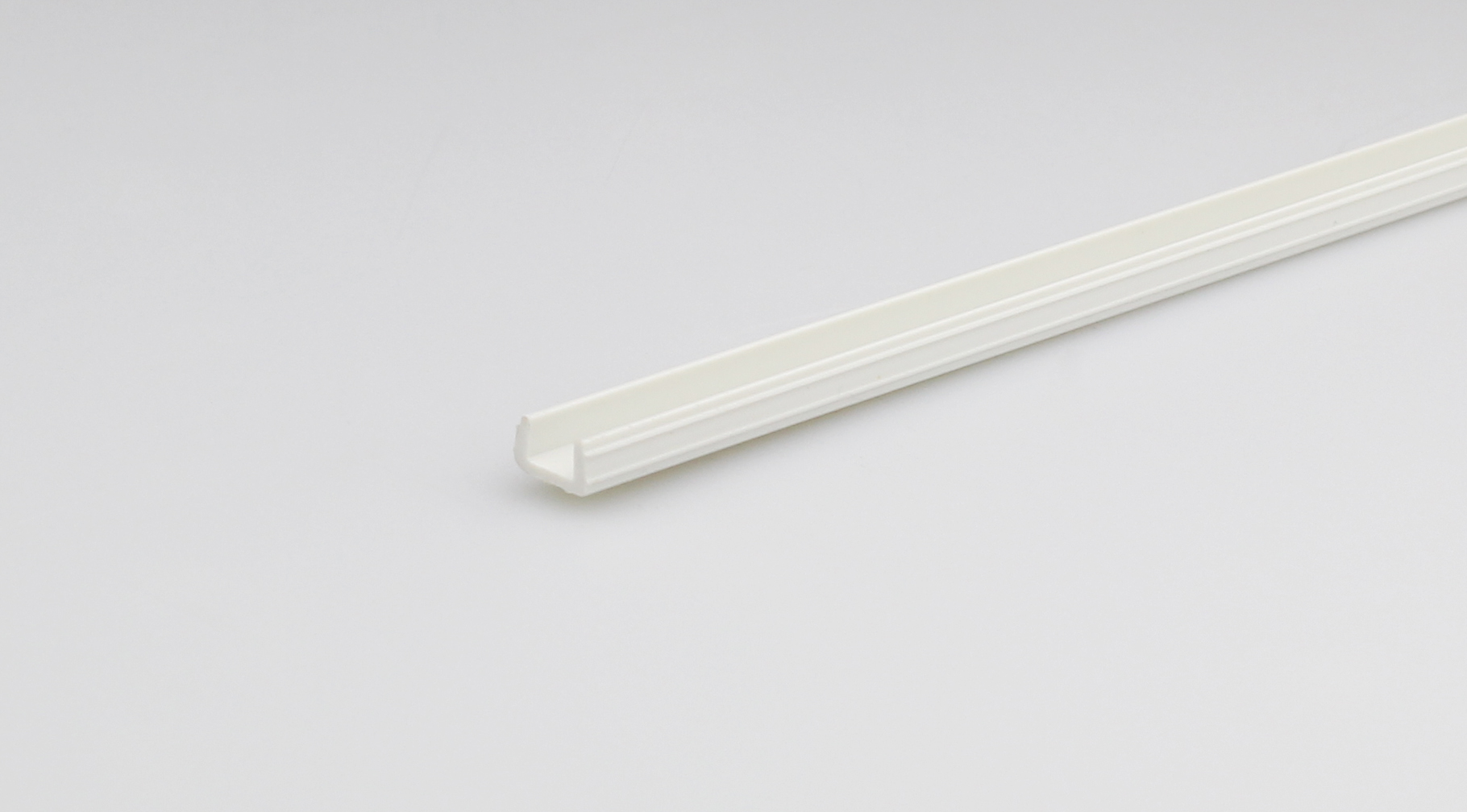 Profilé U blanc pvc rigide mm.8x4.5