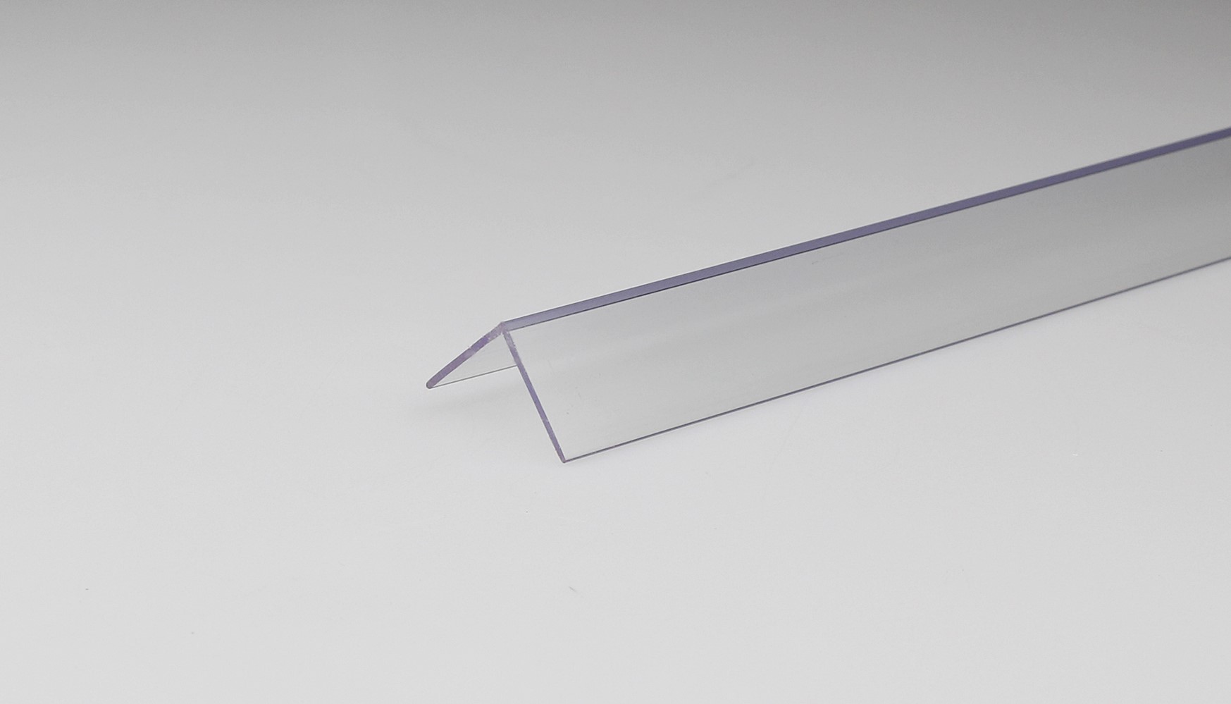 Cornière transparent pvc 20x20x1