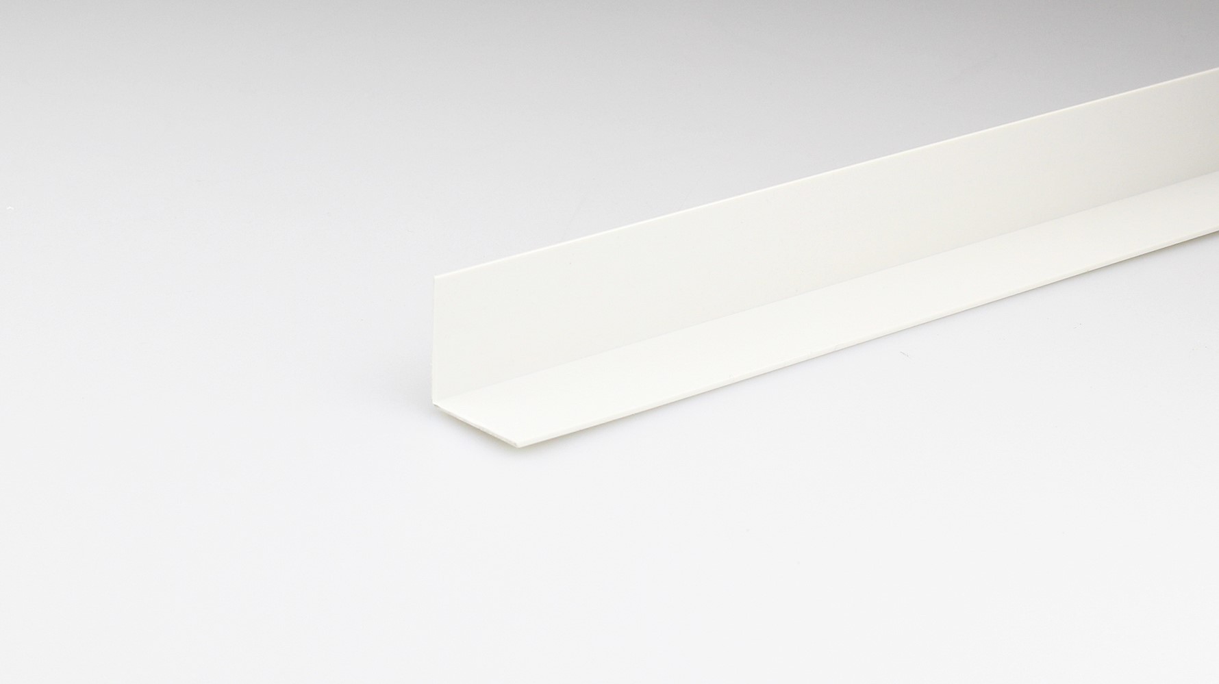 Cornière blanc pvc mm.25x25x1