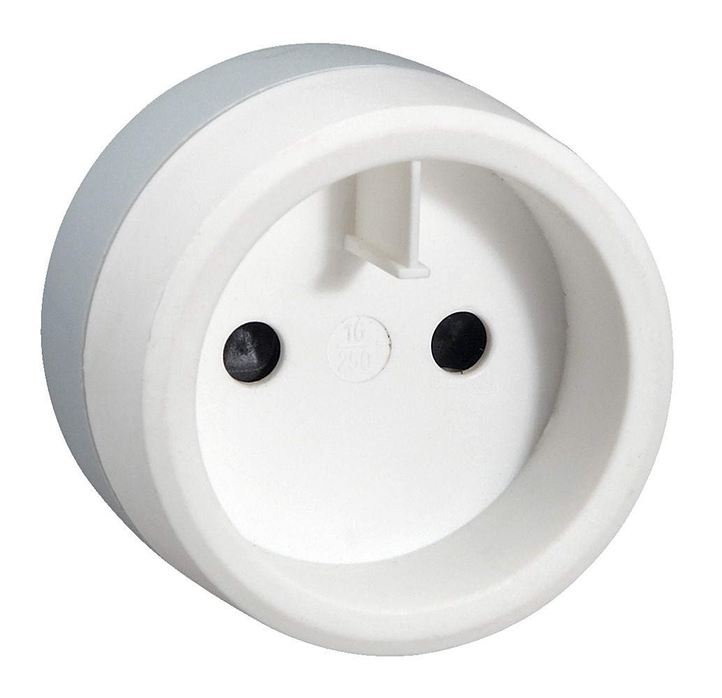 Adaptateur 2P 16a 230v - standard français pour socle US - LEGRAND