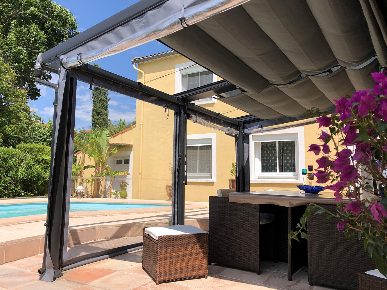 Fermeture frontale en PVC pour pergola AZURA