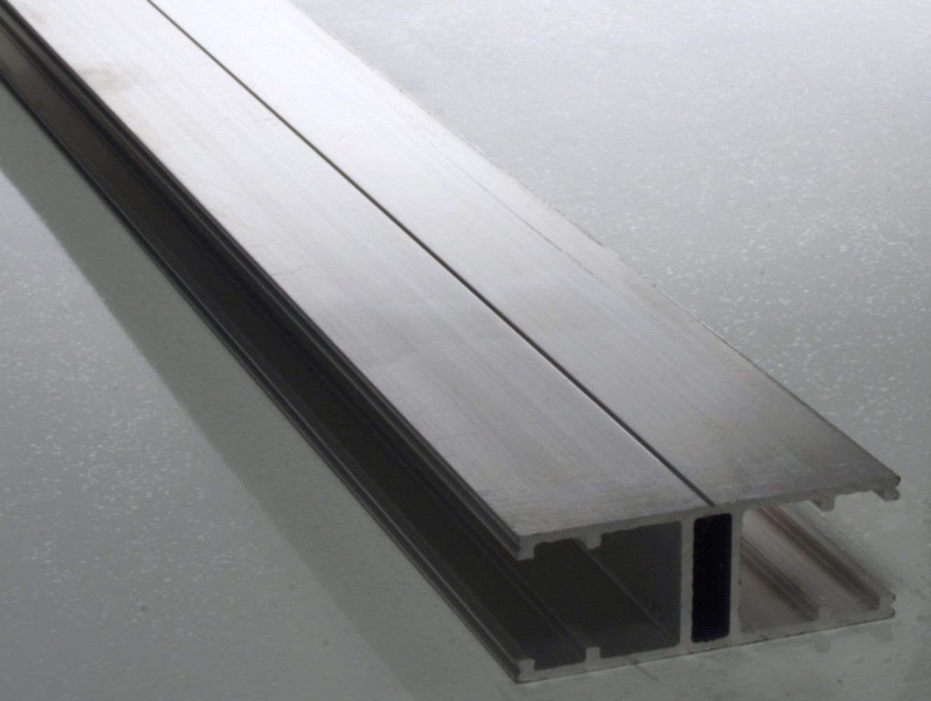 Profil de Jonction Monobloc Aluminium H Ep.1,6cm 4m